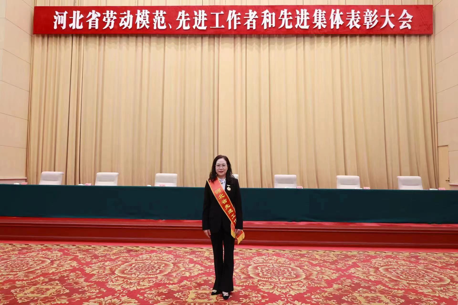 我校牛丽颖教授荣获“河北省先进工作者”称号